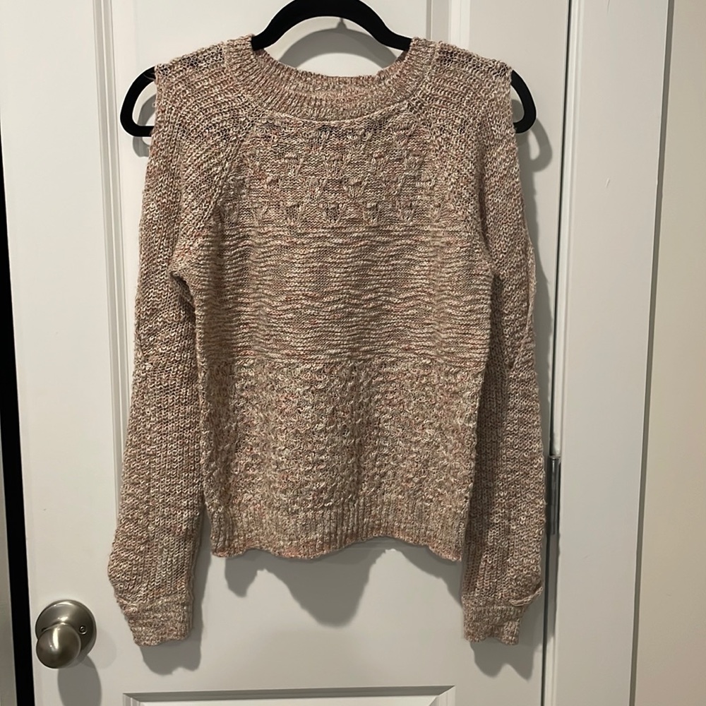 Pink sweater with slotted sleeves